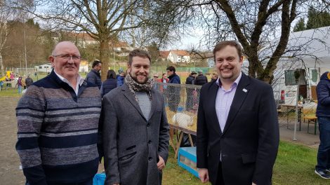 Heinz Broy (Kaninchenzuchtverein Urexweiler), Florian Rech (Gemeinde Marpingen) und Bürgermeister Volker Weber in Urexweiler bei der Palmeiersuche